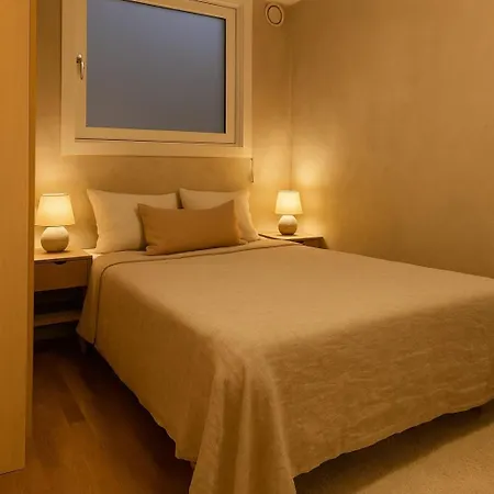 Quiet & 2br , Newly Renovated 아파트 *
